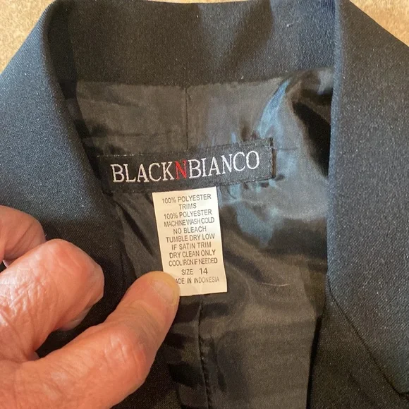 Black N Bianco New with Tag 4 picSet, jacket Shirt,Tieand Vestkids size 14
